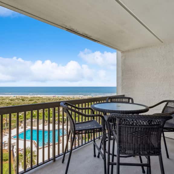 Surf and Racquet Club B149 - Image 1