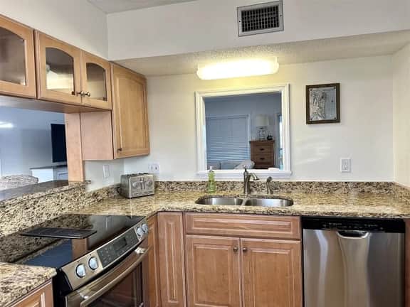854 S Fletcher