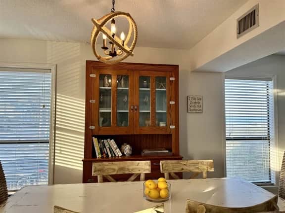 854 S Fletcher